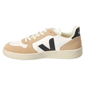 NEW Veja v-10 Sahara and black